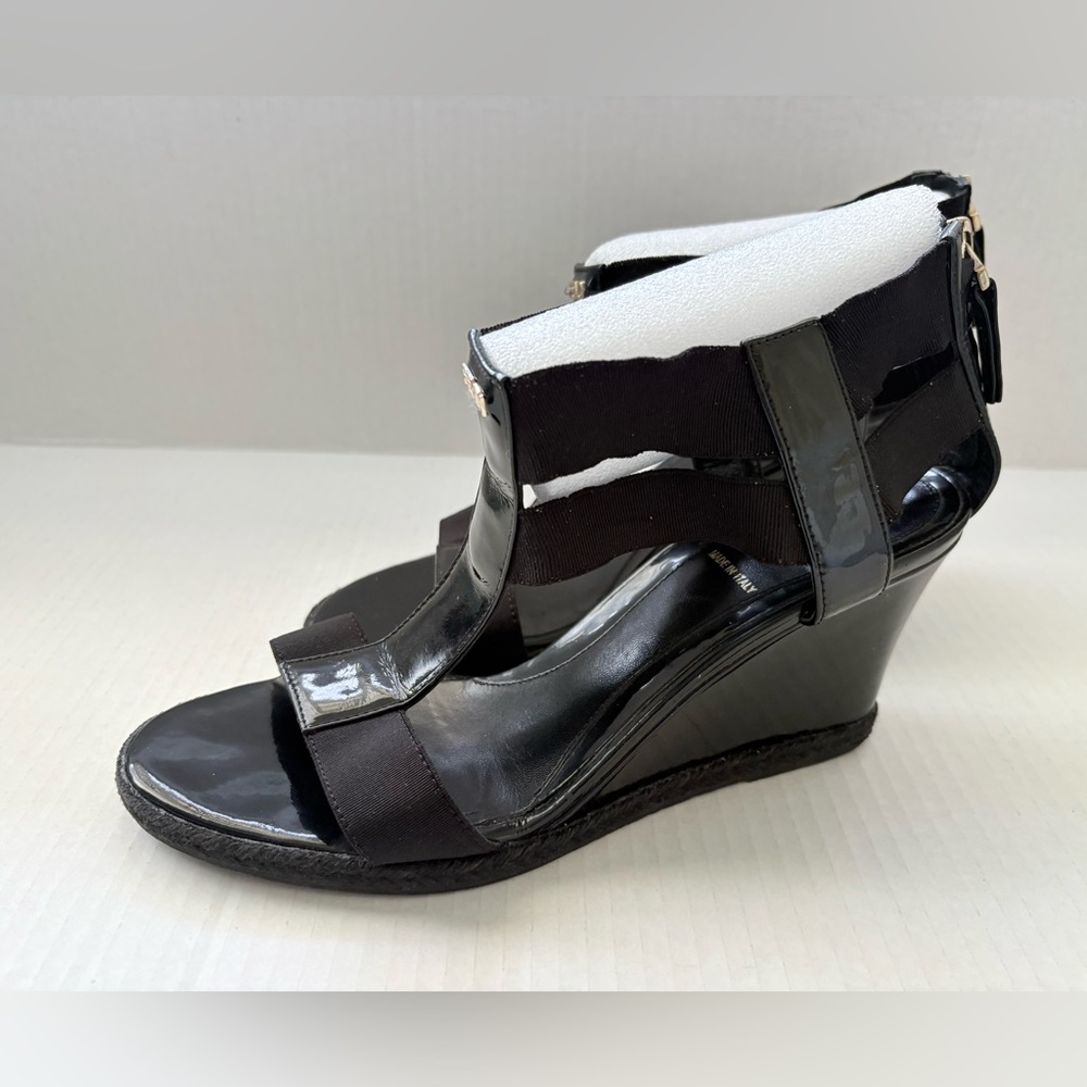 Fendi Black Patent Leather T-strap Wedge Sandals with Logo Hardware Size 38.5/ 8 - Picture 3 of 15